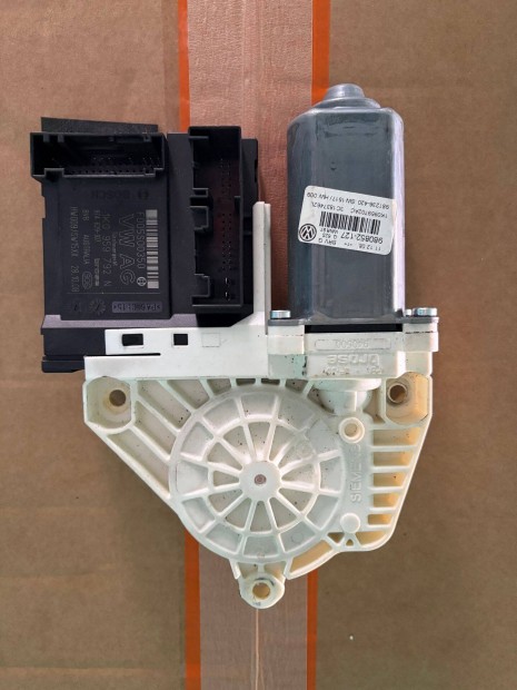 VW Passat B6 Jobb els� Ablakemel� motor 1K0959792N, Ajt� Z�r