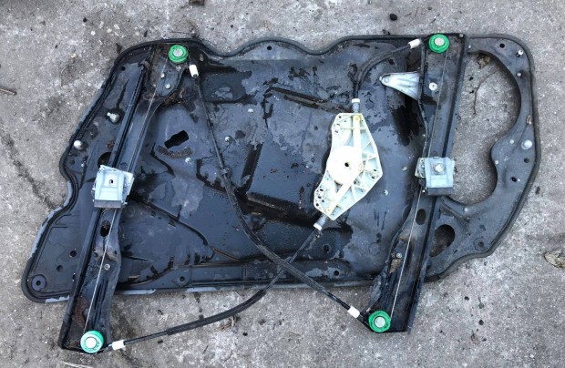 VW Passat B6_ jobb első dobbetét 3C0 805 978