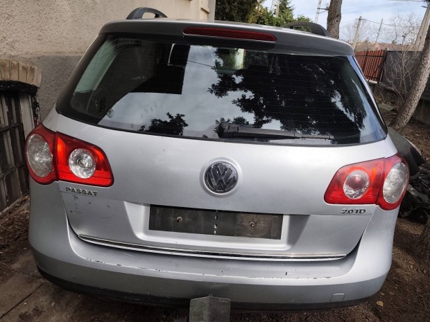 VW Passat B6 la7w csomagt�r ajt� kis hib�val fot�zva 