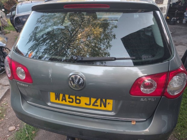 VW Passat B6 lb6s csomagtér ajtó kis hibaval fotózva