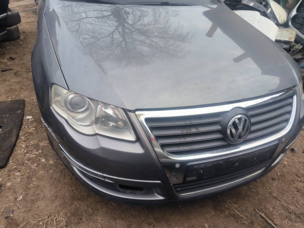VW Passat B6 motorháztető kis hibaval