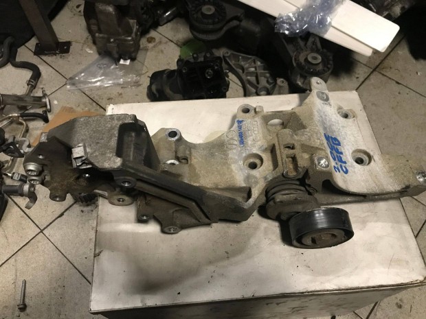 VW Passat B7 2,0 CR Cffb _ genertor konzol