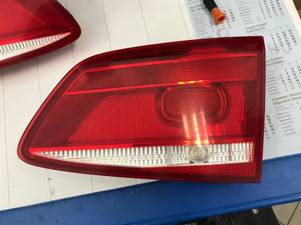 VW Passat B7 Variant / jobb hátsó belső lámpa 3AF 945 094 J