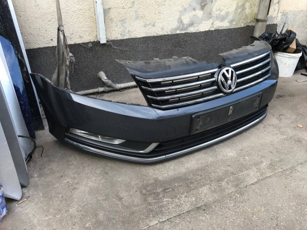 VW Passat B7 / első lökhárító ( komplett)