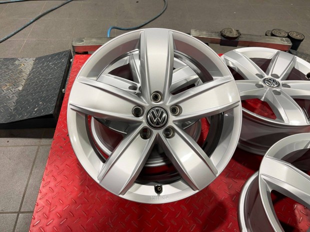 VW Passat B8 17" 5x112 gyri alufelni elad 17 coll Golf Tiguan