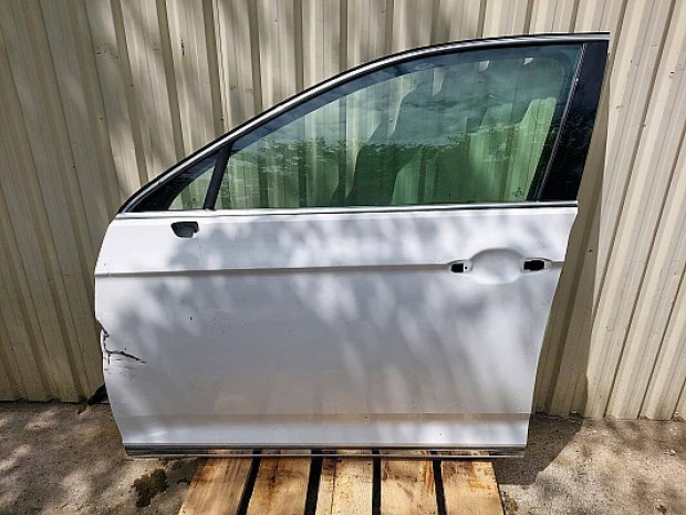 VW Passat B8 3G bal első ajtó javítást igényel