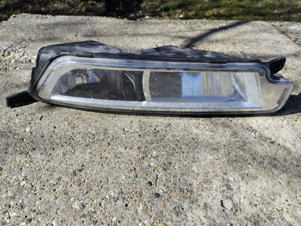 VW Passat B8 3G gy�ri jobb els� k�dl�mpa k�df�nysz�r� Hella 2014 -t�l