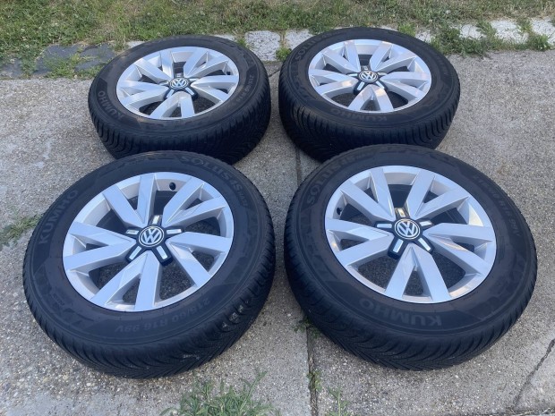 VW Passat B8 gyári 16"-os alufelni szett 215/60R16 4S gumikkal