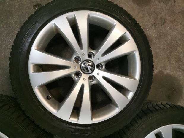 VW Passat B8 gyári alufelni 235/45 R18 téli gumival