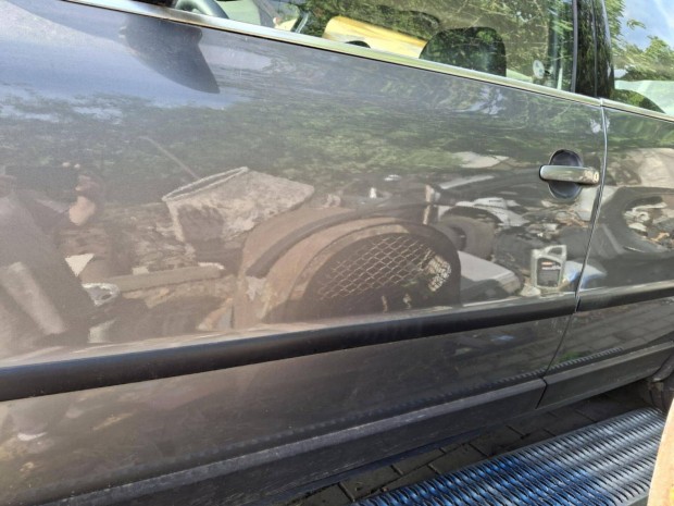 VW Passat B 5.5 bal első ajtó LD7W, rozsdamentes