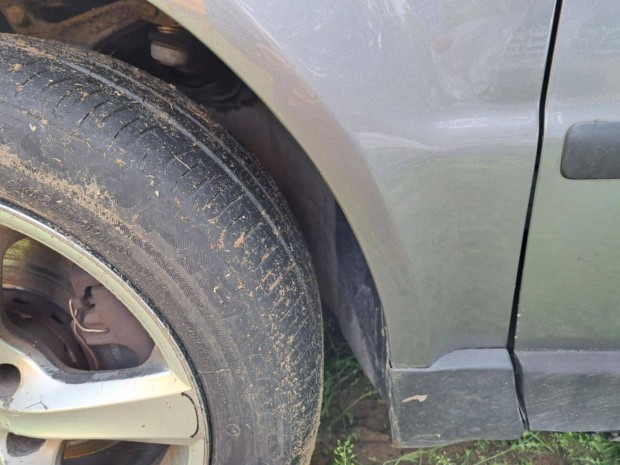 VW Passat B 5.5 bal első sárvédő, LD7W, rozsdamentes állapotú