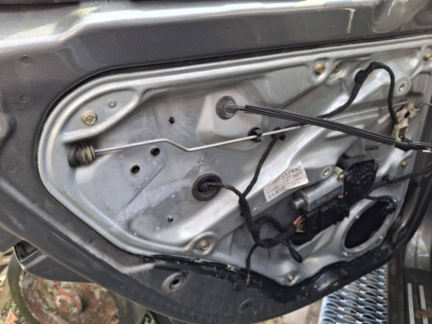 VW Passat B 5.5 bal hátsó elektromos ablakemelő szerkezet