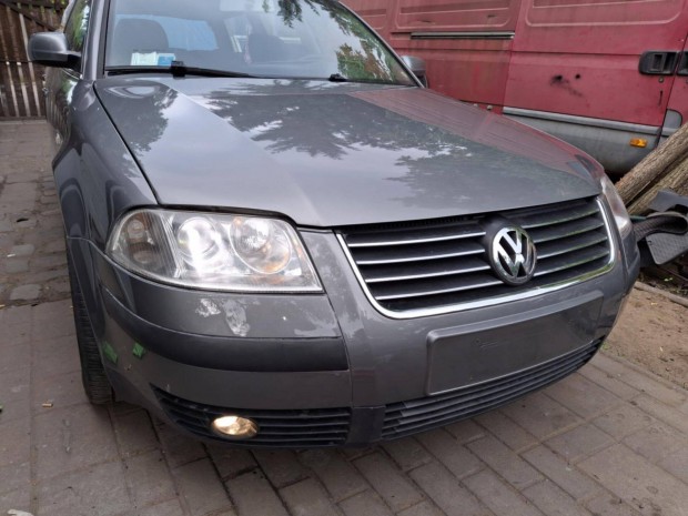 VW Passat B 5.5 első lökhárító LD7W, kompletten