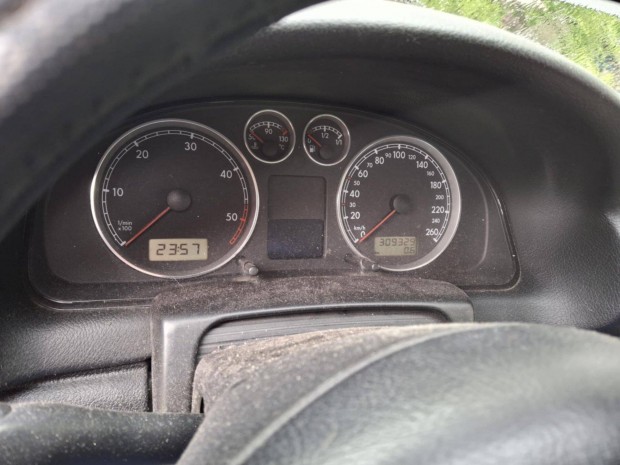 VW Passat B 5.5 km óra