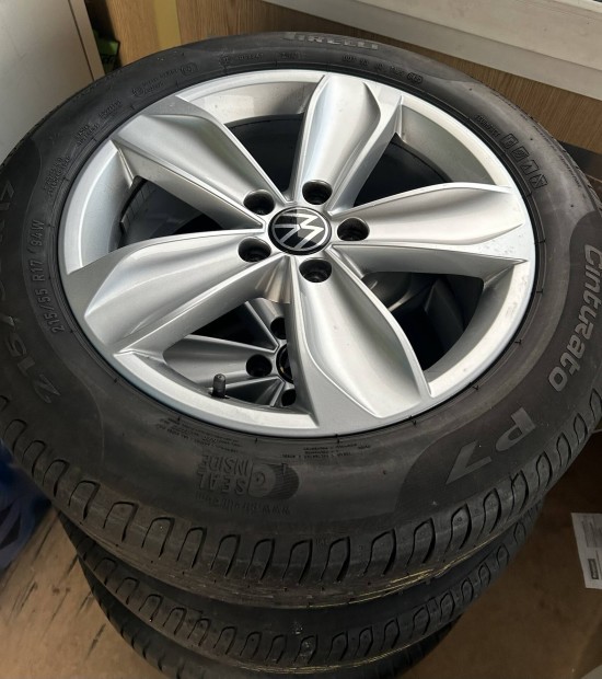 VW Passat b8 FL gyári 17-es alufelni 215/55r17 nyárigumival