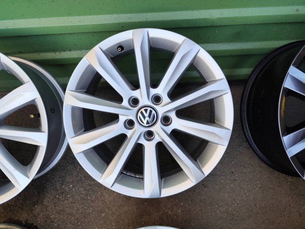 VW Passat b8 Helsinki gyri alufelni 5x112 17"