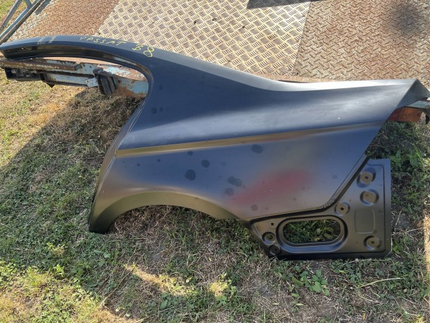 VW Passat gyári hátsó sárvédő