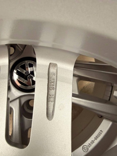 VW Passat tli gumi alufelnire szerelve