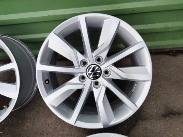 VW Passat touran caddy golf t-roc sharan gyári alufelni 5x112 17"