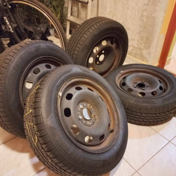 VW Polo lemezfelni 185/60 R14 nyri gumival 4 db