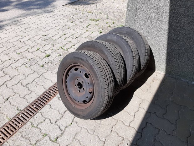 VW Polo nyári gumik felnivel 175/65 R14