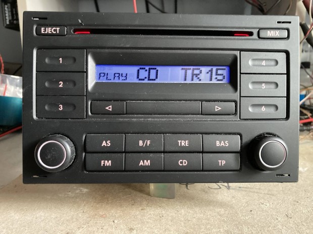 VW RCD200 gyári autórádió-CD eladó
