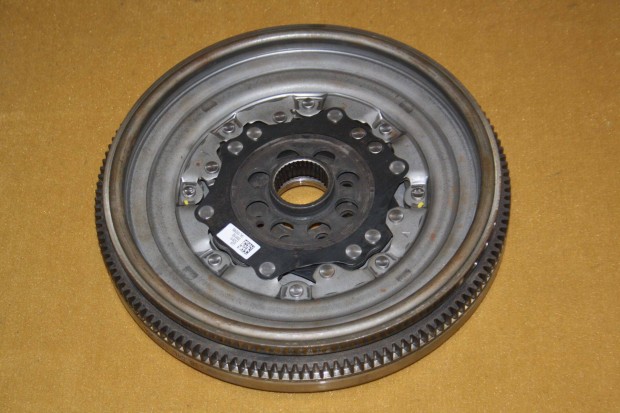 VW R-Golf - AUDI S3 7 seb. DSG lendker�k 04L105266L