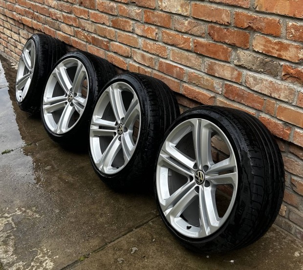 VW R-Line 19" Audi Skoda 5x112