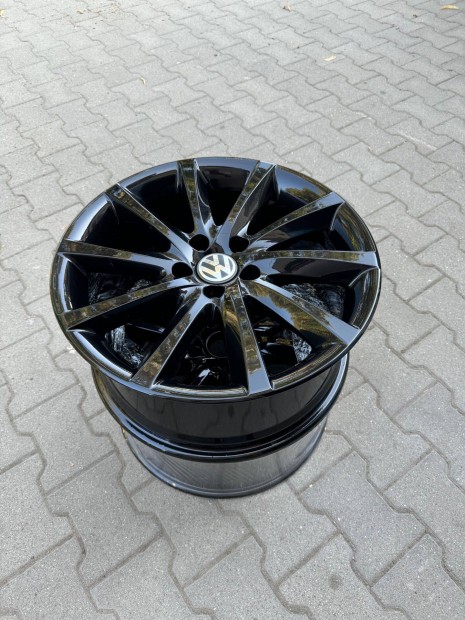 VW Samarkand lakk fekete gyri garnitra elad!!!! 8x18 ET44 5x112