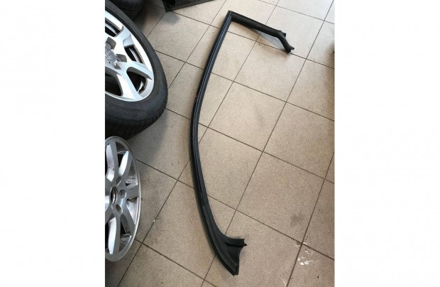 VW Scirocco - bal ajtó szigetelés 1K8 867 337