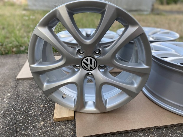 VW Scirocco gyári alufelni szett 8x17" 5x112