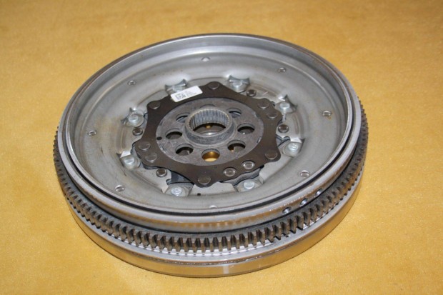 VW Seat Skoda AUDI 7 seb.DSG lendkerék 05L105266K 05L105266J