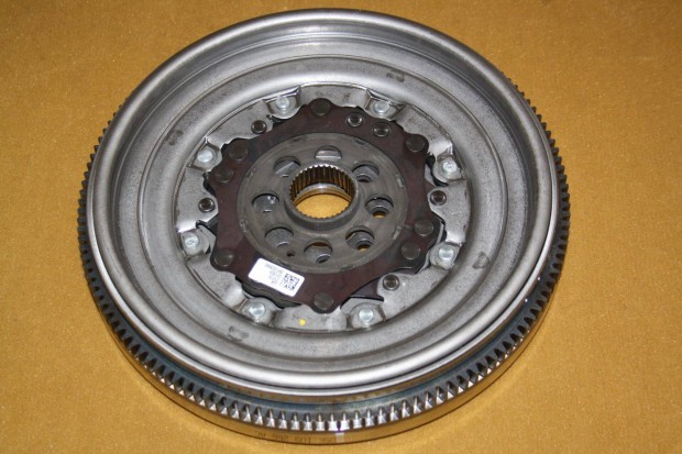 VW Seat Skoda AUDI 7 seb.DSG lendkerék 06K105266AC