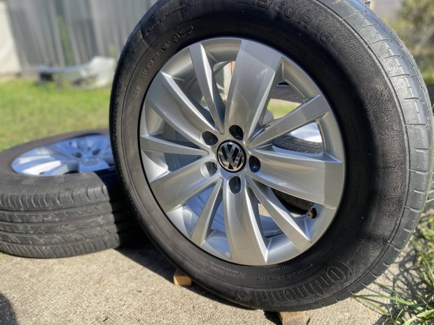 VW Sharan 7N0 gyri 16"-os alufelni szett 215/60R16 nyri