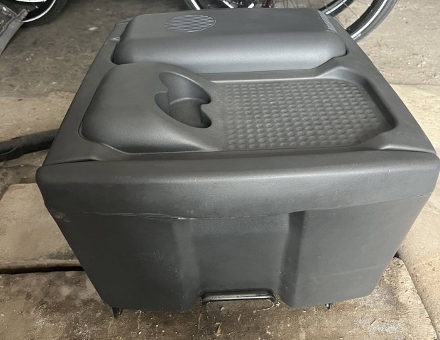 VW Sharan gy�ri h�t�l�da,h�t� box 32L,szinte teljesen �j �llapotban