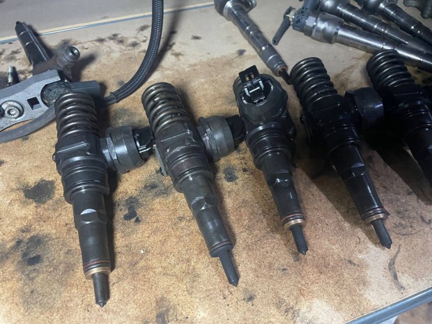 VW Skoda Seat A3 1.9pdtdi pd elemek 038130073AG