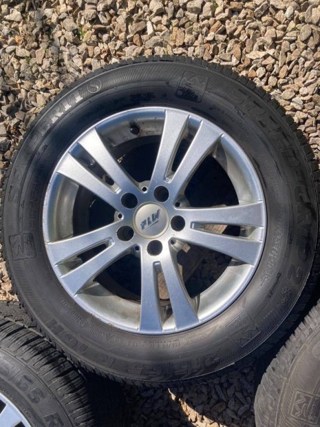 VW Skoda téli gumi 215/65 R16 gumikkal