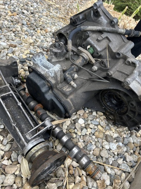 VW T4 Ajt motorhoz val� v�lt�