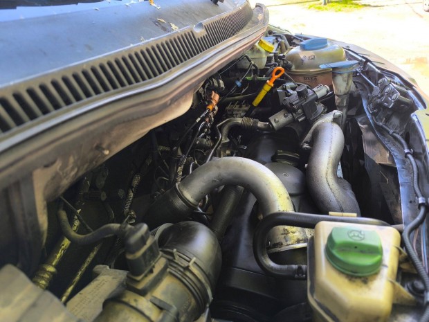 VW T5 2,5 Transporter motor elad!