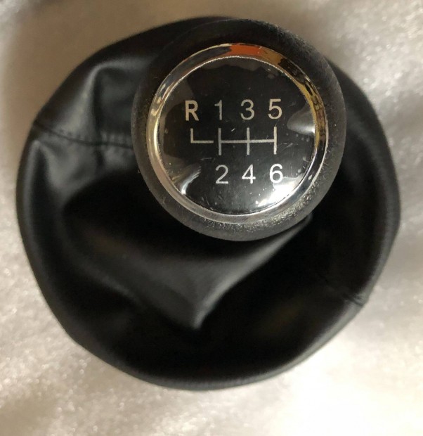 VW T5 6 sebess�ges fekete v�lt�szoknya gombbal