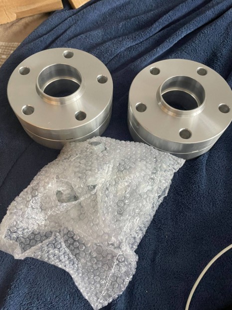 VW T5 T6 Amarok Touareg nyomt�vsz�les�t� 5x120 �j csavarral 2db 25mm