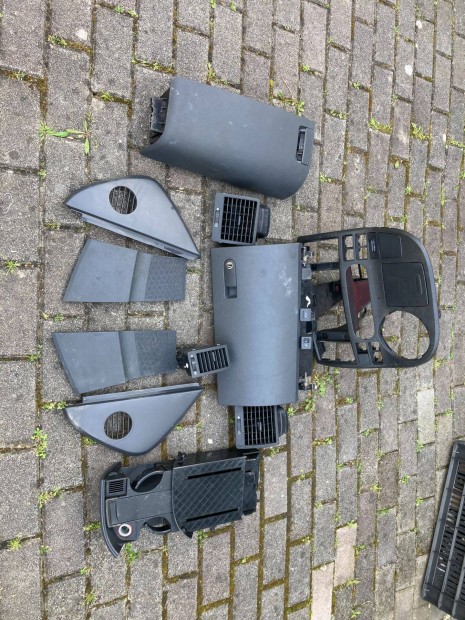 VW T5, t5.1 Multivan műszerfal alkatrészek, kapcsolok stb