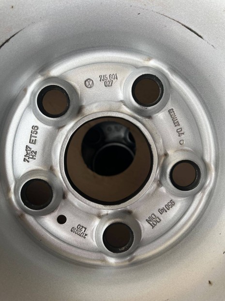 VW T6 17" gy�ri lemezfelni garnit�ra elad�