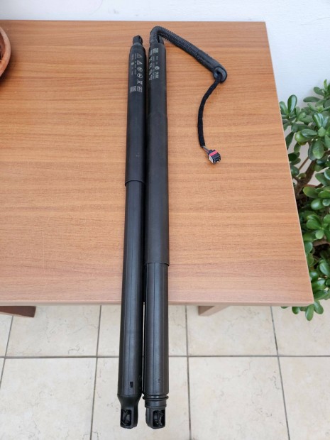 VW Tiguan Allspace/SEAT Tarraco elektromos csomagt�rajt� teleszk�p