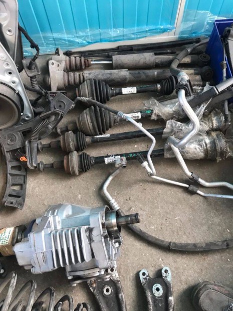 VW Tiquan osztm, futm,htk,stb.,,