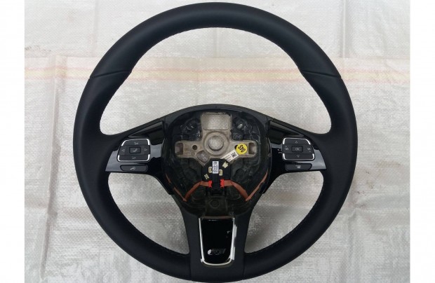 VW Touareg 7P R-line korm�ny