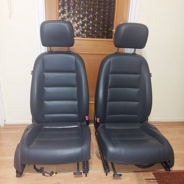 VW Touran 1T3 B�r�l�s garnit�ra 7 szem�lyes