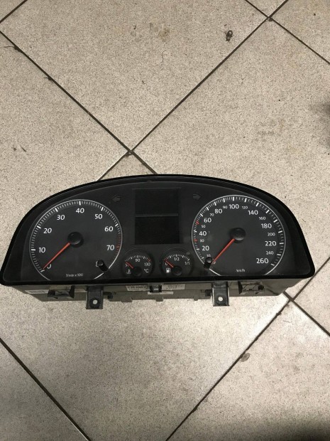 VW Touran 1T 1,6 FSI / KM óra 1T0 920 850