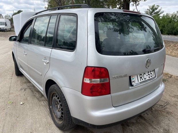 VW Touran 2003 1.6 benzin elad