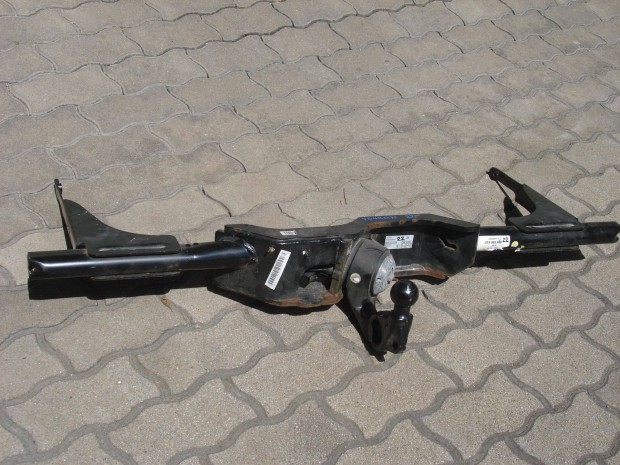 VW Touran 5T Gyri elektromos vonhorog 5TA803880 2016-tl